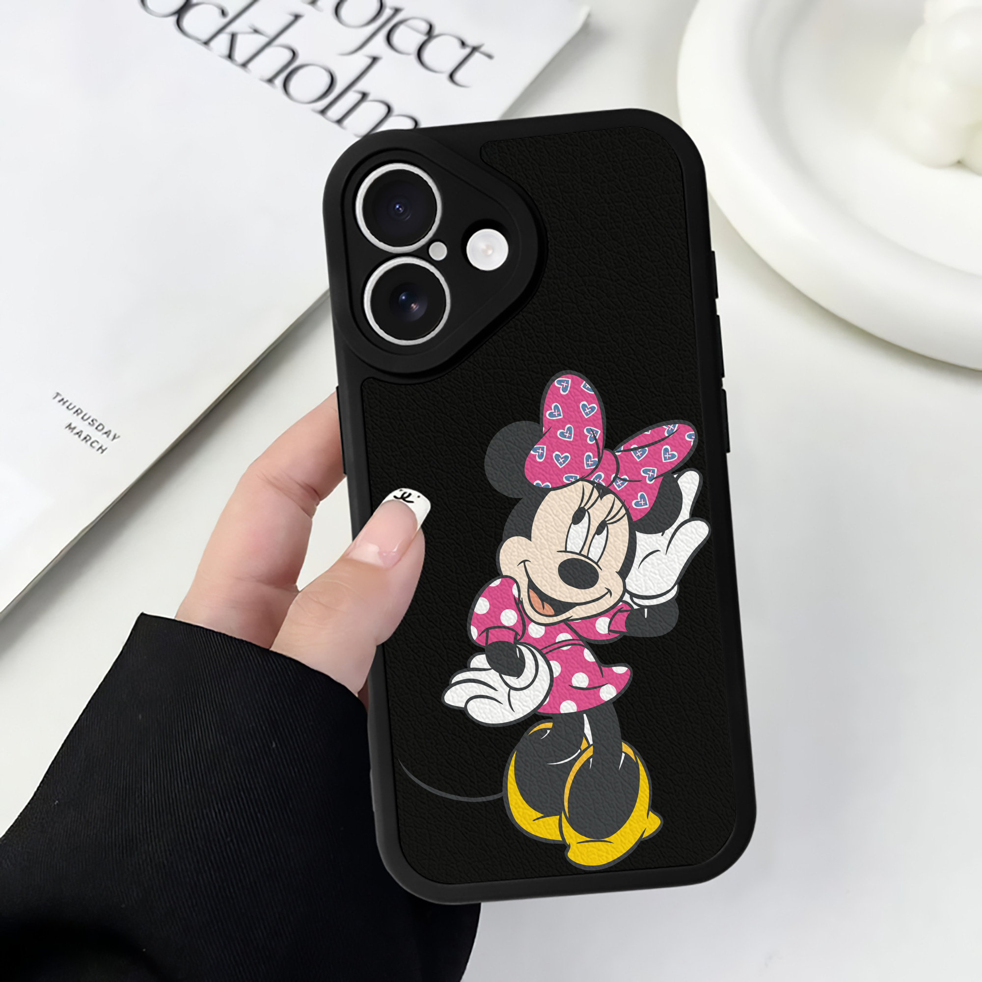 （画像用） ミッキーマウス Mickey Mouse 【iPhone 16シリーズ対応】シリコンスマホケース（レザー調） 材質：シリコン